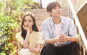 Dimabuk Cinta, Hyeri dan Lee Jun Young Asyik Sendiri di Poster 'May I Help You?'