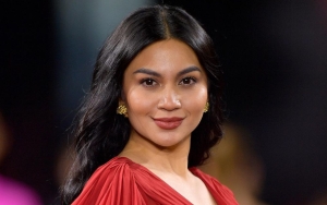 Bertabur Kristal, Gaun Ariel Tatum di Gala Dinner PFW Punya Filosofi Mendalam