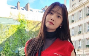 Begini Reaksi Yoona SNSD Saat Fans Minta Tanda Tangan di Phone Case Gambar Idol Lain