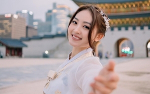 Pakai Hanbok, 10 Momen Seru Liburan Natasha Wilona di Korea Selatan