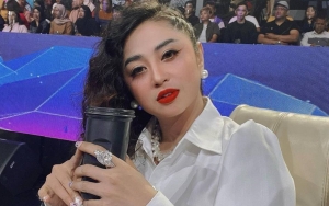 Angga Wijaya Curhat Cuma Karyawan Biasa, Dewi Persik Langsung Beri Sentilan Tajam? 