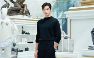 Syuting Bocor, Intip Gaya Cha Eun Woo ASTRO Jadi Pak Guru di 'A Good Day to Be A Dog'