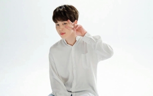 Aksi Flying Yoga Jimin BTS Buat Syok