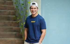 Berani Tampil Beda, Baim Wong Usung Tema Black Pink di Pemotretan Terbaru