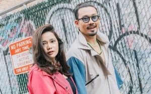 Kelakuan Tak Terduga Denny Sumargo dan Istri di Atas Ranjang Bikin Rekan Artis Ngakak Abis!