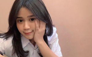 Ikut Lomba Menyanyi Saat SMA 