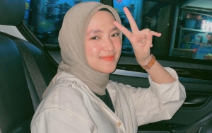 Dulu Dihujat, Momen Nissa Sabyan Asyik Carpool Sambil Nyetir Disorot