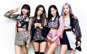 BLACKPINK Tuai Pujian Kenakan Kostum Oriental Buatan Desainer Korea di Konser