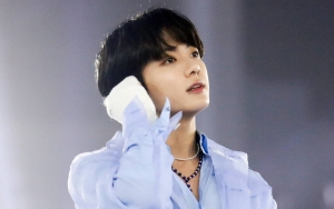 Jungkook BTS Terciduk Sibuk Syuting di Jalanan Qatar, Visual Curi Fokus