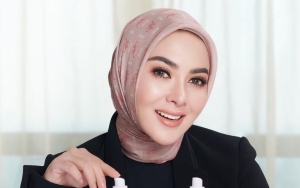 Syahrini Pamer Menu Sarapan Simpel, Obat Antibiotik di Atas Meja Bikin Salfok