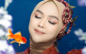 Ria Ricis Sujud Syukur Usai YouTube-nya Balik, Ingin Bagi-bagi Rezeki