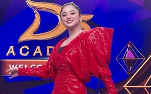 Dewi Persik Ngakak Usai 'Musuh Baru' Sindir Isu Bunuh Orang Lewat Sayembara 100 Juta