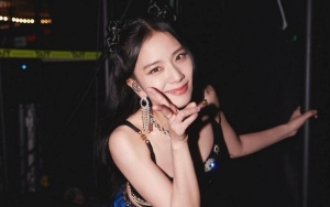 Pamer Rambut Cepol Berponi, Penampilan Gemesin Jisoo di Konser Bikin Fans Klepek-Klepek