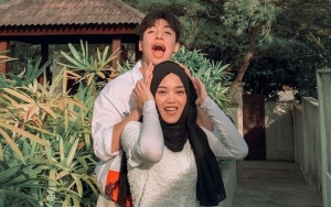 Putri Delina Curhat Tak Bisa Ikut Lihat Sehun EXO, Pilih Rekam Fancam Kekasih