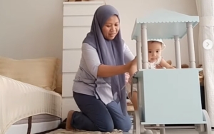 Rayyanza Cipung Metangkring Ala Orang Dewasa, Momen Cium Sus Rini Bikin Gemas