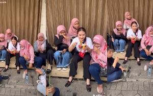 Prilly Latuconsina - Membaur Makan di Lesehan