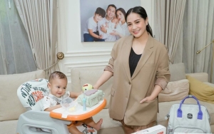 Makin Gembul, Rayyanza Cipung Putra Nagita Slavina Bagi-bagi Baju Tak Terpakai