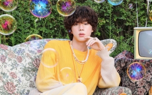 Jin BTS Simpan Rahasia Mengejutkan Soal Rambut Kriwil di Foto Konsep 'The Astronaut' 