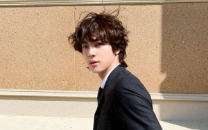 Jin BTS Ingat Kerja Keras Masa Lalu Saat Akting Lari di MV 'The Astronaut'