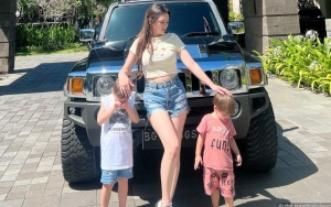 Baru Pulang Kerja, Celine Evangelista Disambut Meriah Sang Anak
