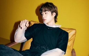 Jin BTS Ungkap Barang Bawaan Wajib Saat Bepergian, Relatable Banget!