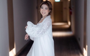 Fiting Baju Pengantin, Kiky Saputri Tutupi Tubuh Mungil Pakai Gaun Princess