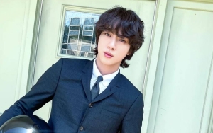 Jin BTS Muncul di Sejumlah Postingan Desainer Brand Fashion Mewah Thom Browne