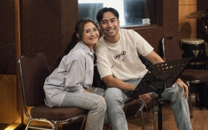 Prilly Latuconsina Beri Komentar Iri Kala Vidi Aldiano Bahagia Sambut Kepulangan Sang Istri