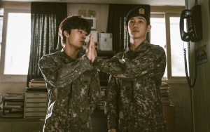 Jung Hae In Selfie Bareng Koo Kyo Hwan dan 2 Pemeran Penting 'D.P. 2'