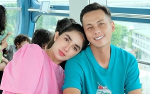 Ussy Sulistiawaty Bikin Salfok Saat Rayakan Ultah Suami Secara Sederhana