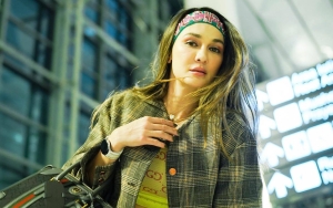 Luna Maya Pamer Bare Face Kala di Pesawat Usai Hadiri Acara Merek Mewah
