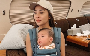 Nikita Willy Tak Biasakan Baby Izz Main Gadget Sejak Dini, Alasannya Relate