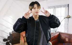 Jungkook BTS Sapa Fans Cilik Saat Jalan di Mal Qatar, Sikap Curi Fokus