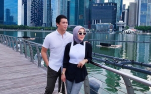 Syahrini Pamer Temani Reino Barack Pulkam Bak Tepis Rumor Akta Cerai