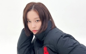 Penampilan Winter aespa dengan Rok Mini di Acara Publik Jadi Perhatian