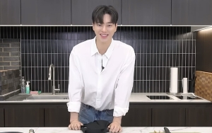 Song Kang Bolak Balik Teriak Ketakutan Saat Masak Buat Fans