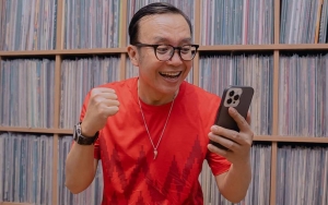 Ari Lasso Takjub Pose di Foto Bareng Once Mekel Bak Membentuk Sayap