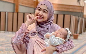 Ria Ricis Ungkap Penjelasan Dokter Usai Dikritik Beri MPASI Baby Moana di Usia 4 Bulan
