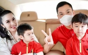 Putra Tampan Sandra Dewi Beri Kado Menyentuh untuk Sang Ayah, Isinya Bikin Ngakak