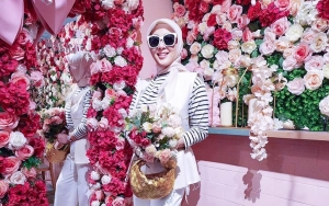 Cara Syahrini Sengaja Pamer Dompet Ratusan Juta Disorot