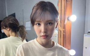 Wendy Red Velvet Tunjukkan Abs 'Roti Sobek' di Perform Comeback
