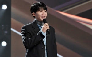 Lee Seung Gi Dipaksa Nyanyi di Tempat Karaoke Dengan Alasan Tak Masuk Akal