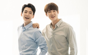 Kocaknya Jung Kyung Ho Paksa Cium Yoo Yeon Seok di Lokasi 'Hospital Playlist'