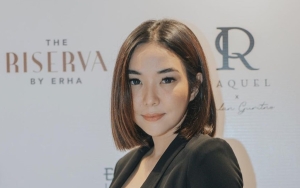 Busana Hingga Pose Gisella Anastasia dengan Tema Pohon Natal Digunjing