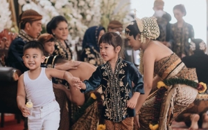 Masak Buat Erina Gudono, Kaesang Pakai Singlet Bak Nahyan Versi Dewasa