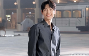 Kritis Tapi Tetap Santun, Postingan Song Joong Ki Saat Kuliah Tuai Perhatian