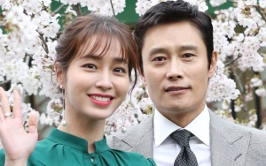 Lee Byung Hun Beri Izin Namanya Kena Nyinyir di Film Sang Istri