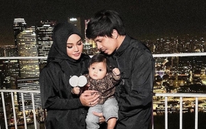 Gaya Kece Ameena Putri Atta-Aurel Pose di Atas Motor Seorang Diri Bikin Gemas Maksimal