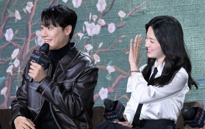 Lee Do Hyun Meleyot Salah Tingkah Usai Dipuji Song Hye Kyo