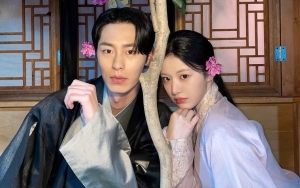 Go Yoon Jung Pose Seksi Saat Puji Pesona Lee Jae Wook Bintangi 'Alchemy of Souls 2'